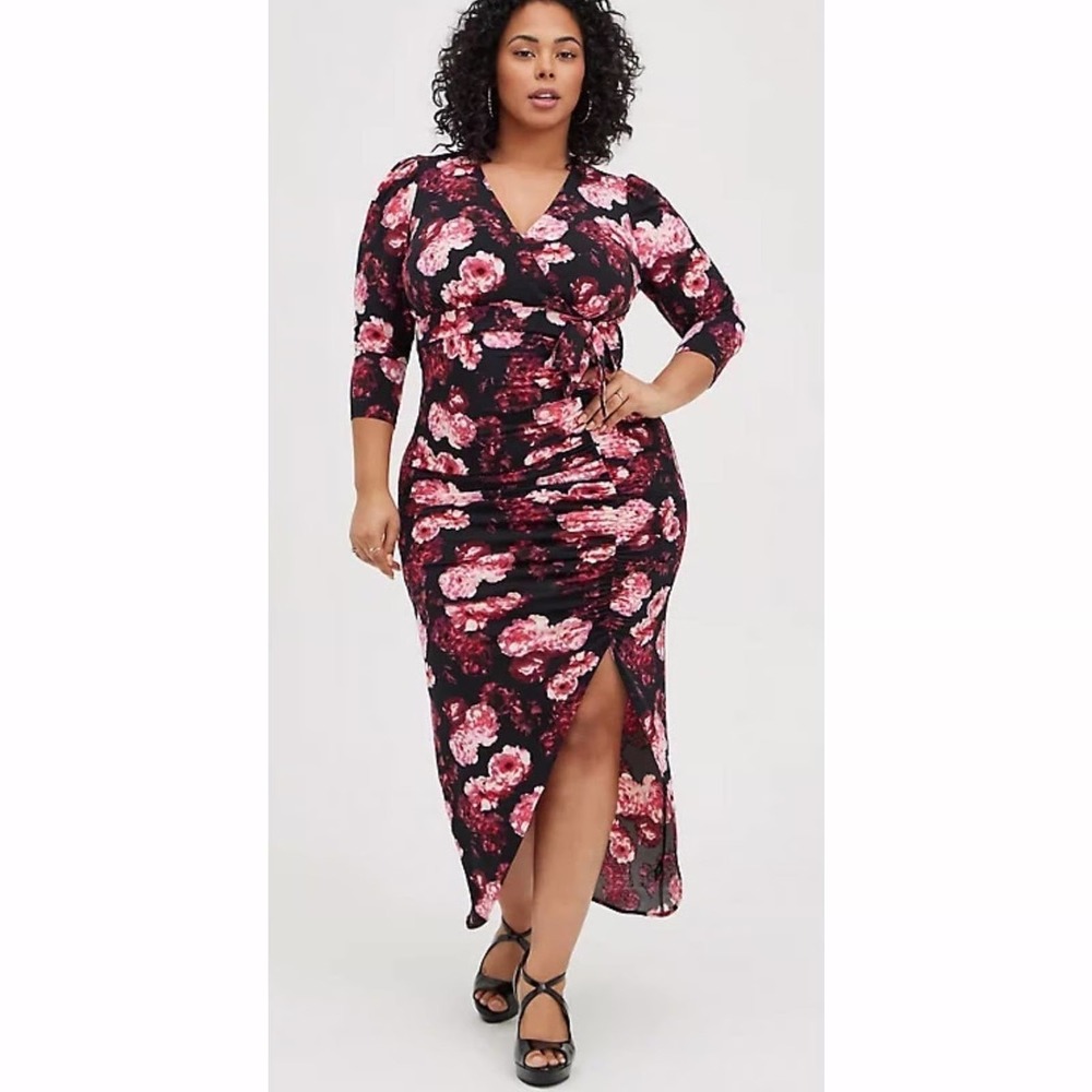 NWT Torrid Black/Pink Floral Studio Knit‎ High Slit Front Size 24 Super Stretch